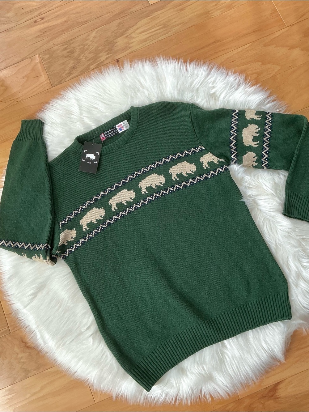 NWT Men's Green Crewneck Sweater with Buffalo Size Medium